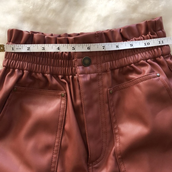 Zara high rise faux leather shorts - Picture 7 of 11